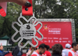 Más de 1,700 corredores se unieron a Red BAMX y Ammper en su tercera carrera contra el hambre y el desperdicio de alimentos.